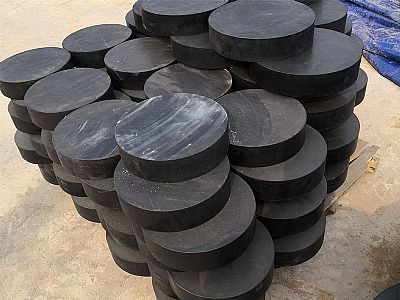 伊春板式橡胶支座由若干层橡胶片与薄钢板经加压硫化